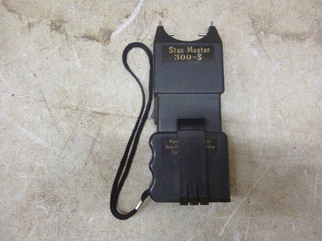 lot 119 image: Stun Master 300-S Stun Gun