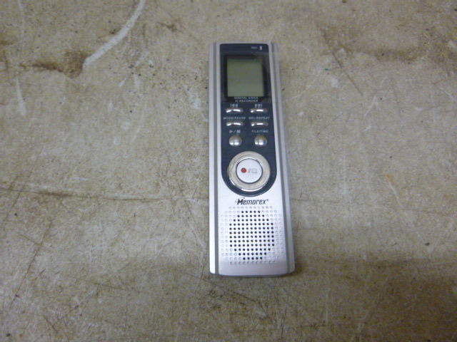 lot 120 image: Memorex Digital Voice Recorder