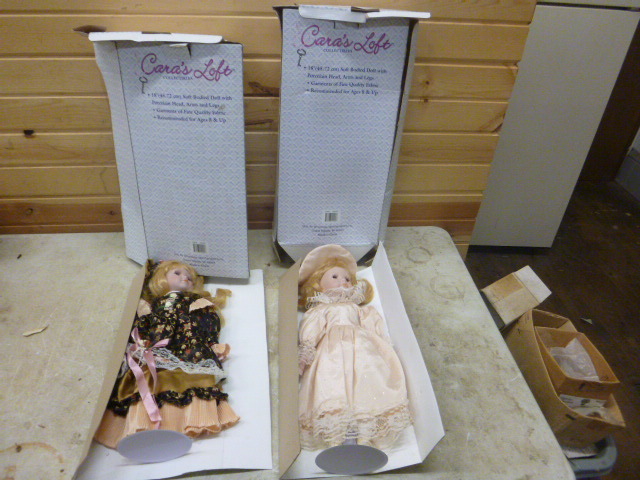 lot 128 image: 2 Caras Loft Dolls