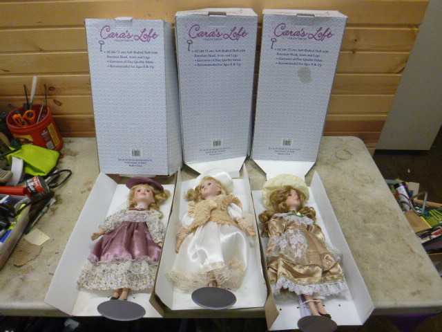 lot 182 image: 3 Caras Loft Dolls