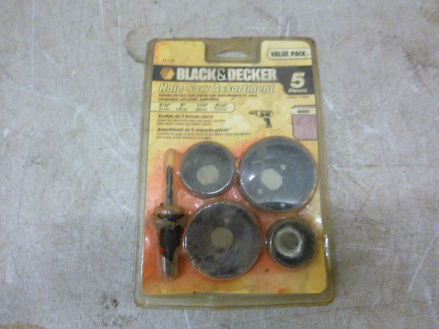 lot 186 image: Black & Decker Hole Saw Set