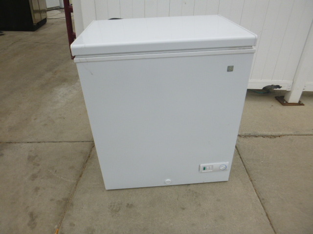 lot 3 image: GE Chest Freezer