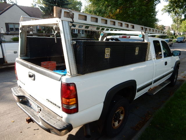 lot 1 image: 2001 Chevy Silverado, 2500 HD  REAR WHEEL DRIVE