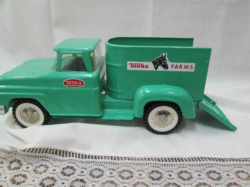 Tonka Farms green truck that hauls ...