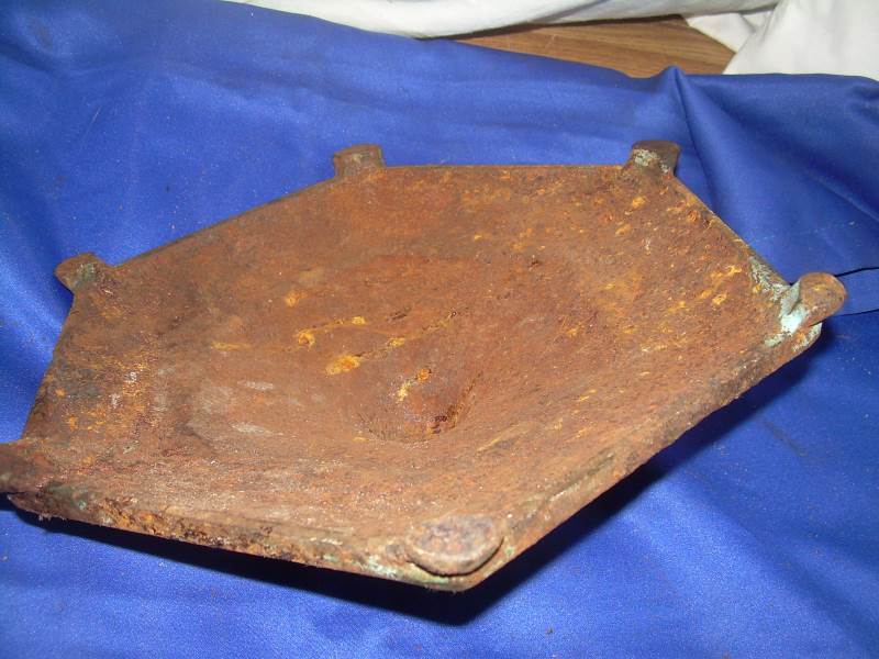 Vintage iron lamp bottom