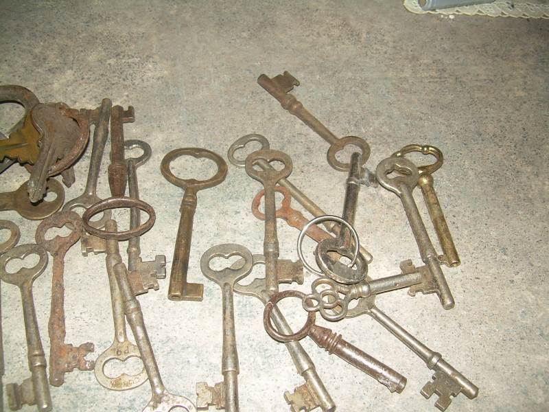 vintage locks and skeleton keys