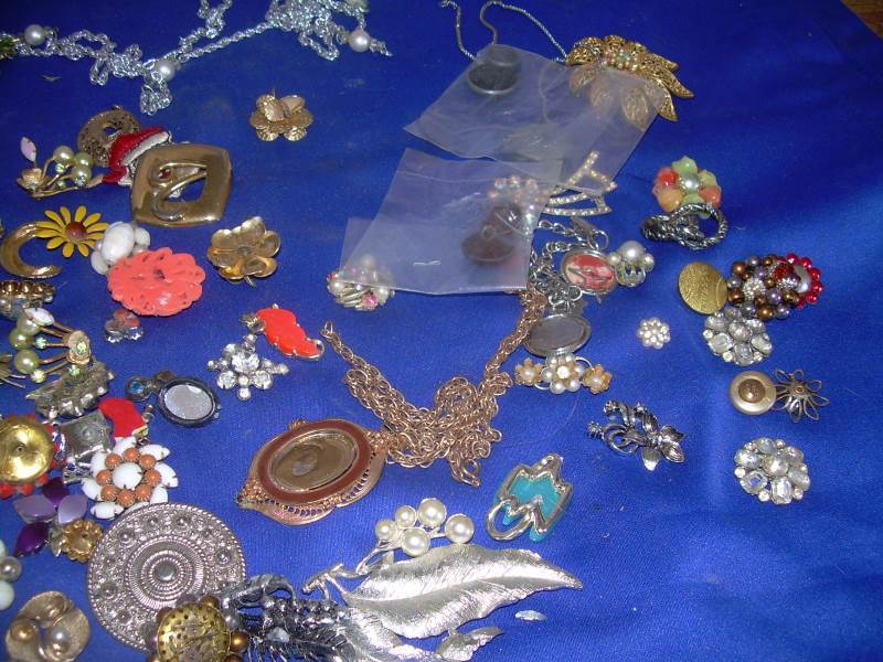 vintage jewlery for crafting