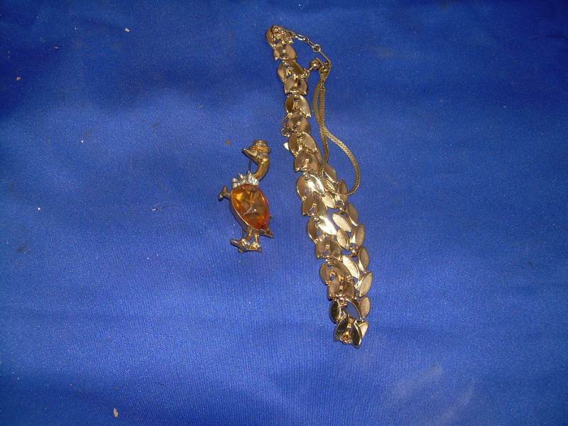 Vintage neclace and broach