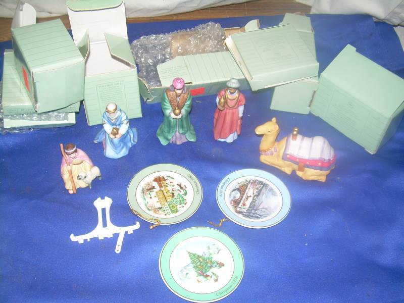set of 8 Avon vintage wisemen and plates