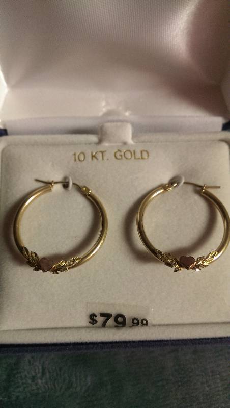 Pierced earrings (10k gold).