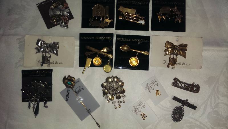 Large variety of deco pins