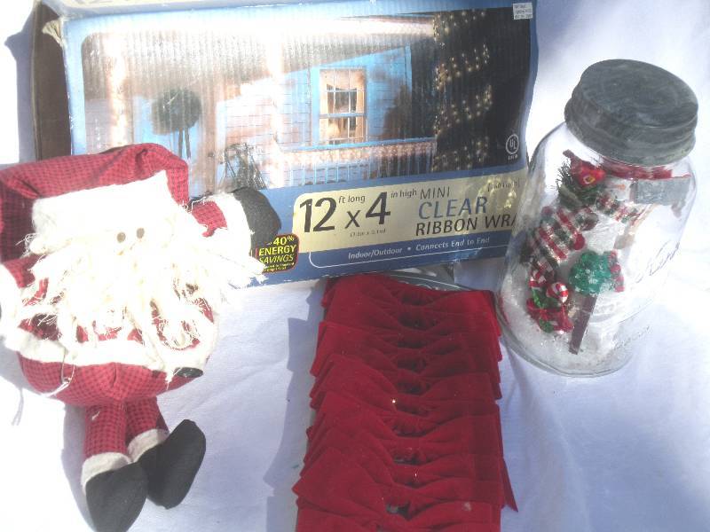 lot 434 image: Christmas Lot