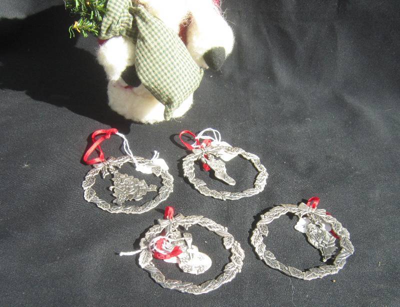 lot 460 image: Christmas Lot