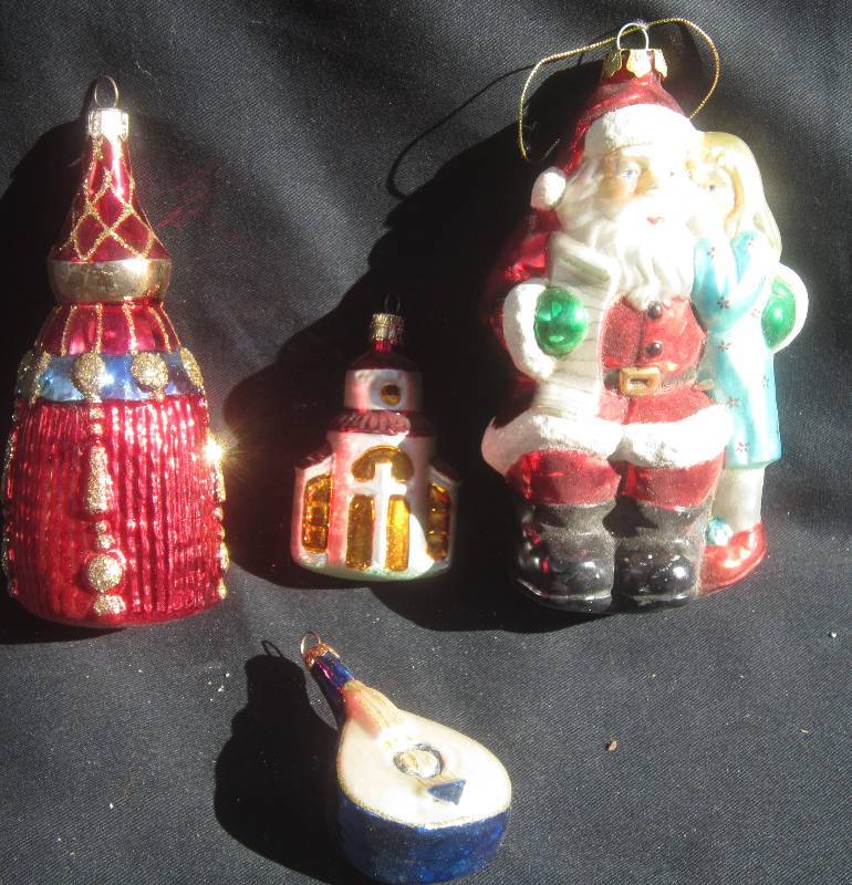 lot 473 image: Blown Glass Christmas Ornaments