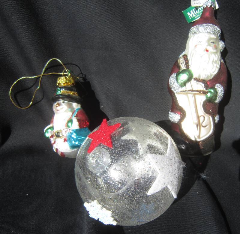 lot 489 image: Blown Glass Ornaments & Round Ball