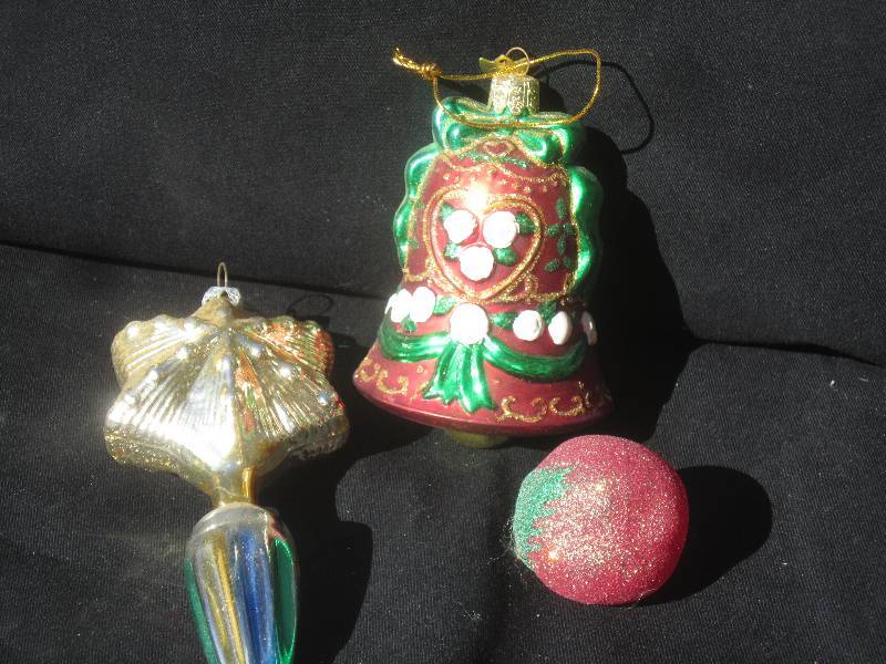 lot 493 image: Christmas Ornaments - Blown Glass Ornament