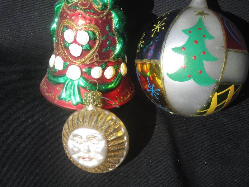 lot 494 image: Christmas Ornaments -