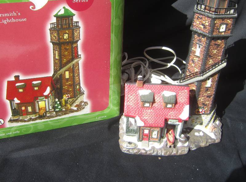 lot 503 image: Santas Workbench Hammersmiths Harbour Lighthouse Christmas House with Box - Collectible Victorian Series