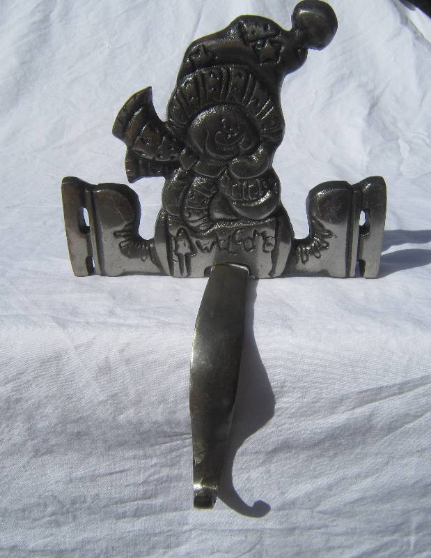 lot 515 image: Heavy Metal Stocking Holder - Snowman