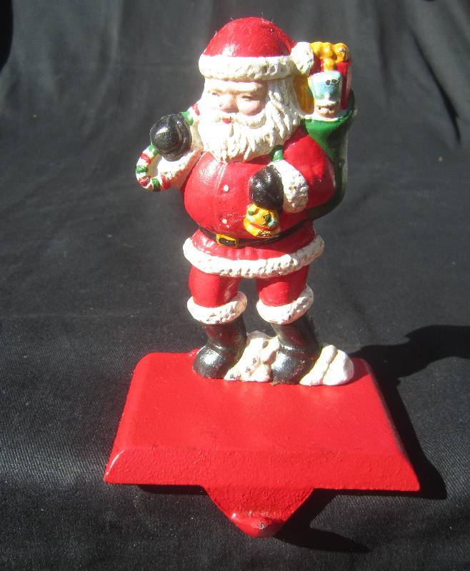 lot 532 image: Cast Iron Santa Stocking Holder