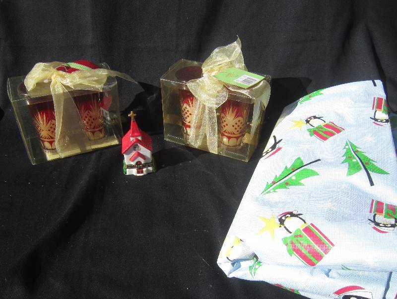 lot 535 image: Christmas Lot