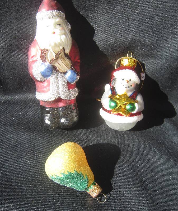 lot 539 image: Christmas Ornaments - Blown Glass Ornament
