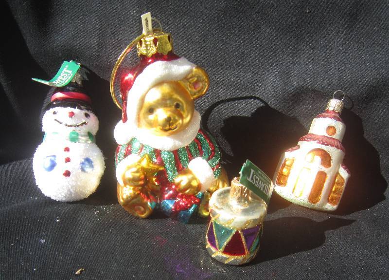 lot 540 image: Christmas Ornaments - Blown Glass Ornament