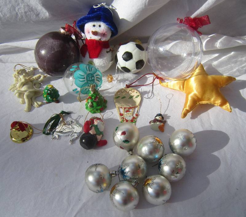 lot 549 image: Christmas Lot