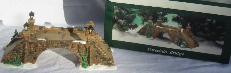 lot 563 image: Collectible Christmas Heartland Valley Village Bridge