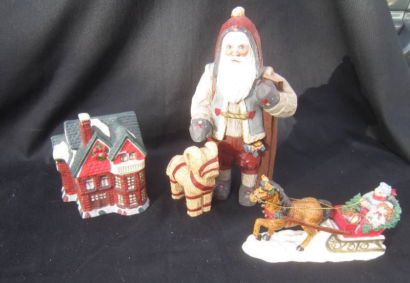 lot 586 image: Christmas Lot