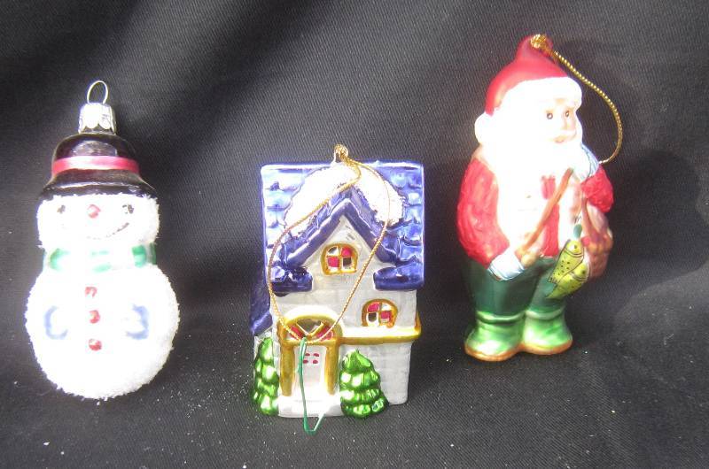 lot 587 image: Christmas Ornaments - Blown Glass Ornament