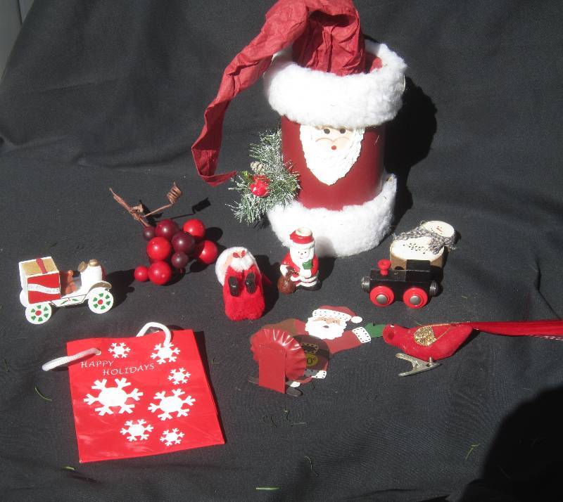 lot 449 image: Christmas Lot