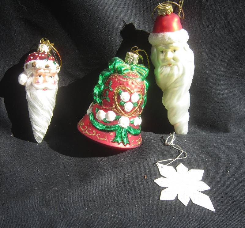 lot 462 image: New Christmas Ornaments