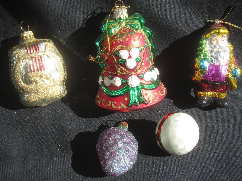 lot 463 image: New Christmas Ornaments