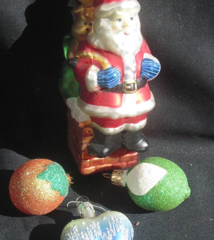 lot 464 image: New Christmas Ornaments - Blown Glass