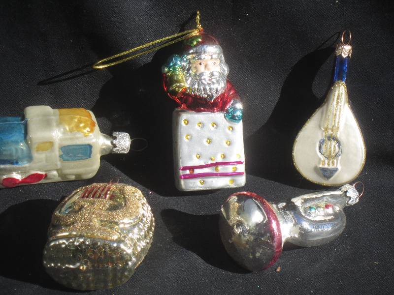 lot 466 image: New Christmas Ornaments - Blown Glass