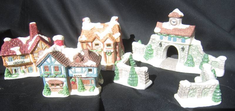 lot 488 image: Set of 3 Lighted Houses and 3 Piece Bridge Set