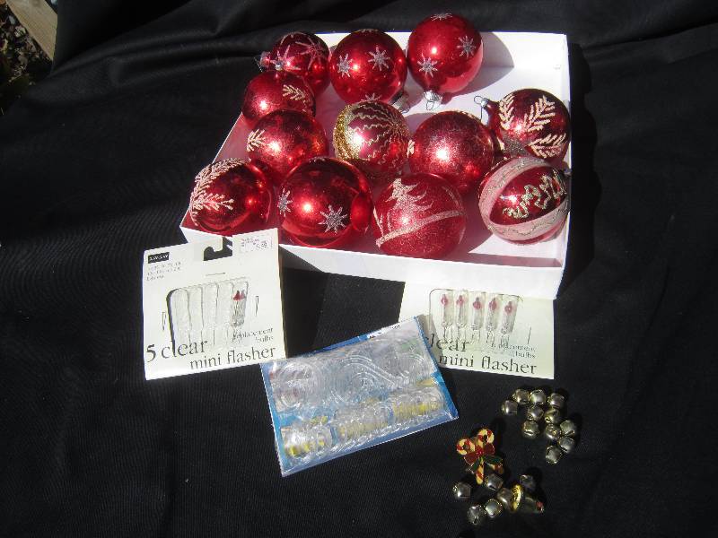 lot 500 image: Christmas Ornaments - Red