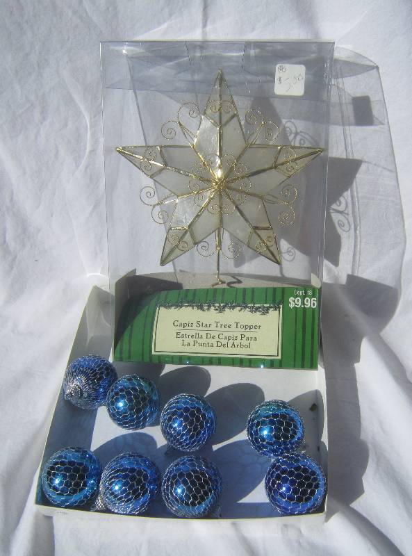 lot 519 image: Christmas Lot