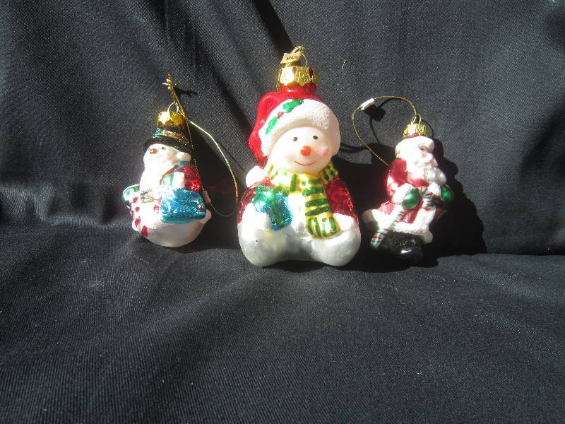 lot 523 image: Christmas Ornaments Glass