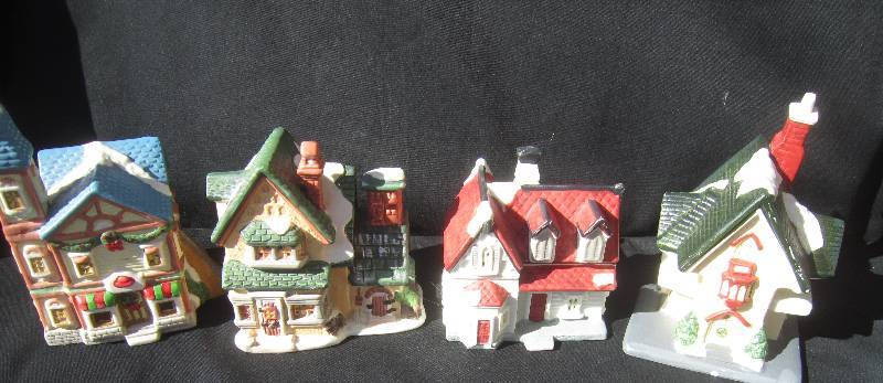 lot 527 image: 4 - Christmas Village Houses