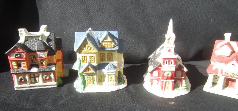 lot 528 image: 4 - Christmas Village Houses
