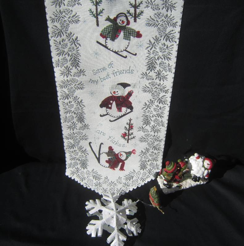 lot 529 image: Christmas Lot