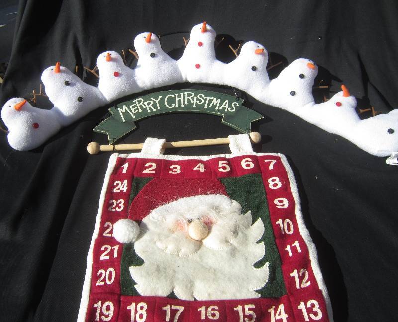 lot 533 image: Snowman Door Draft Stopper & Santa Count Down Wall Hanging