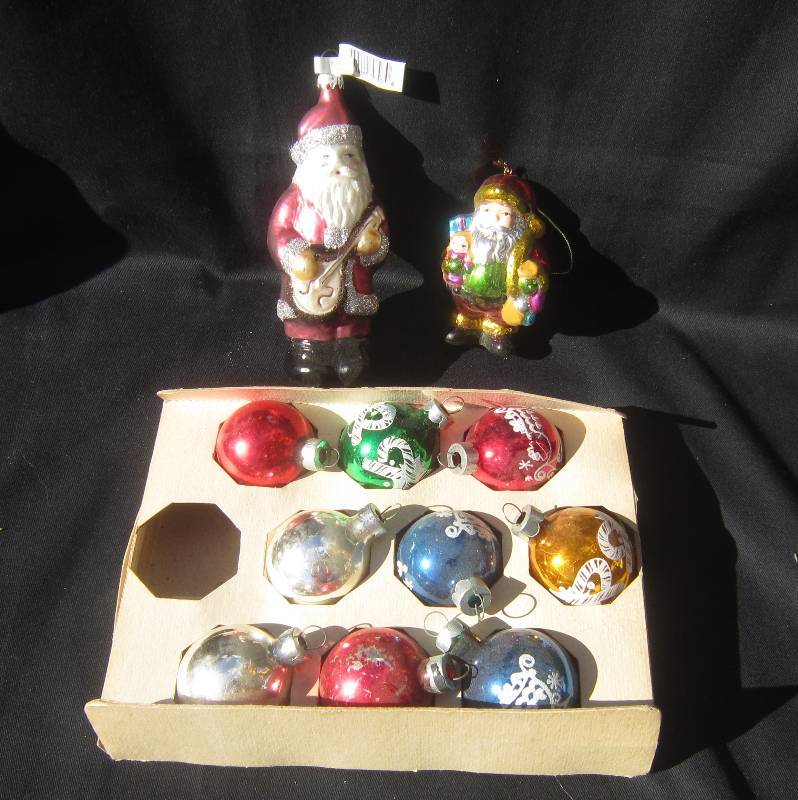 lot 538 image: Christmas Ornaments - Blown Glass Ornament