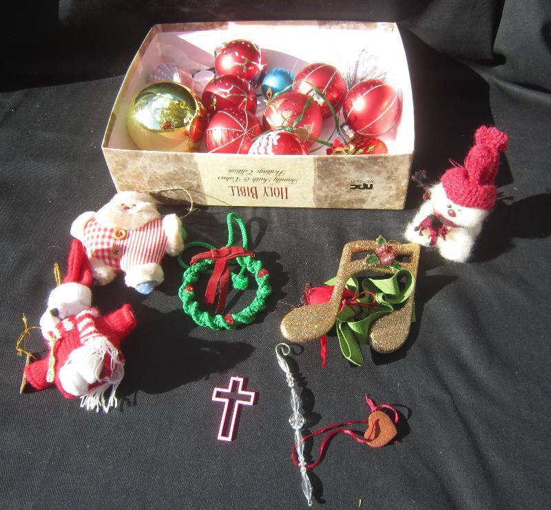lot 547 image: Christmas Lot