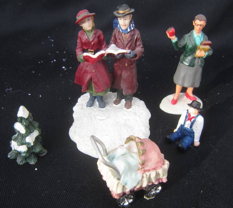 lot 588 image: Village People for Christmas Houses