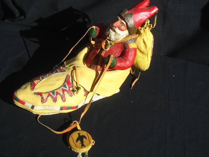 lot 607 image: Leo Smith Folk Art Santa in Moccasin