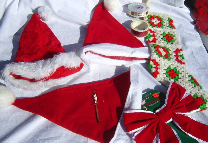 lot 615 image: Christmas Lot