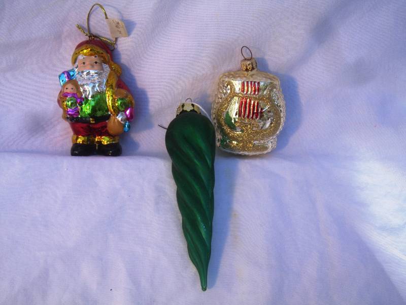 lot 427 image: New Christmas Ornaments